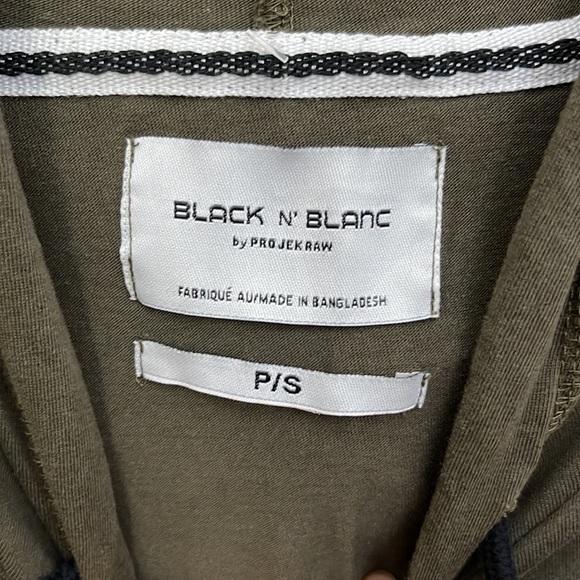 2/$20 Black and blanc tunic shirt Men S - Picture 3 of 5